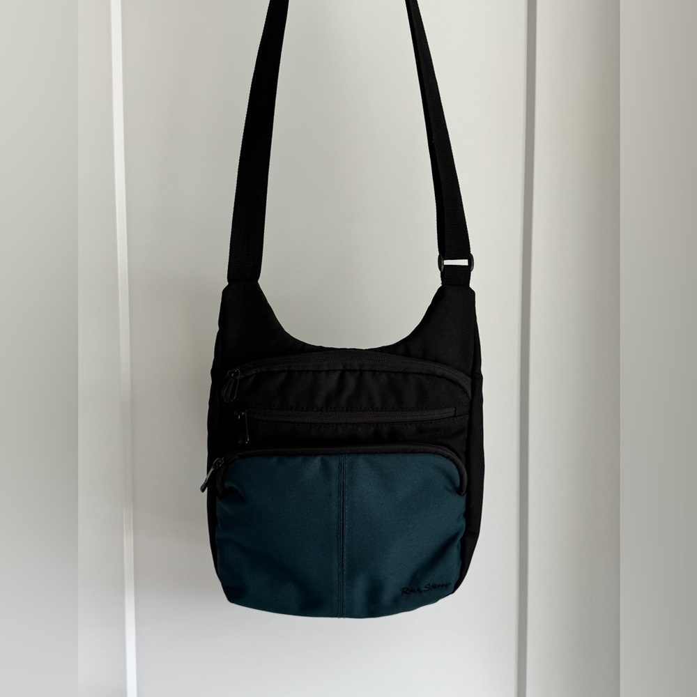 Adjustable strap nylon purse